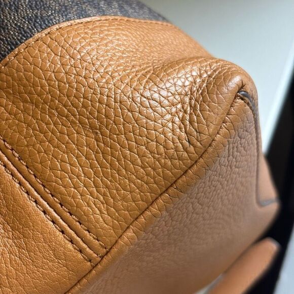 Michael Kors Raven Medium Backpack brown pebbled leather gold hardware - Picture 12 of 16